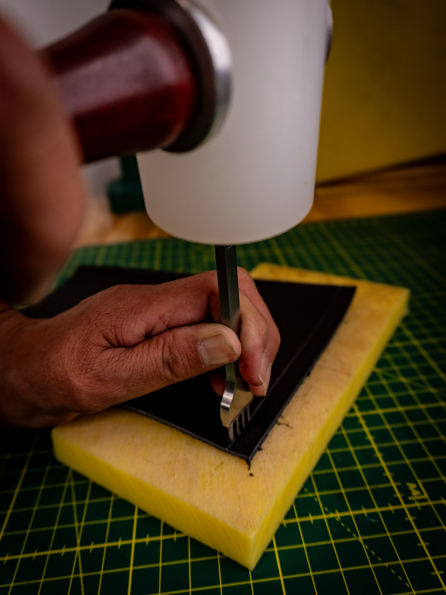 Perforado artesanal cuero